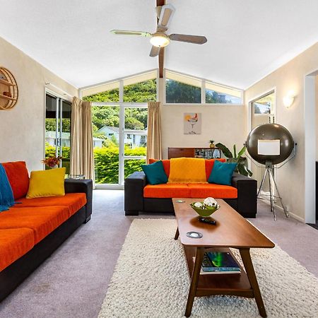 Retro 4 Bedroom Home, Warm And Welcoming, Quiet Location Porirua Exteriör bild