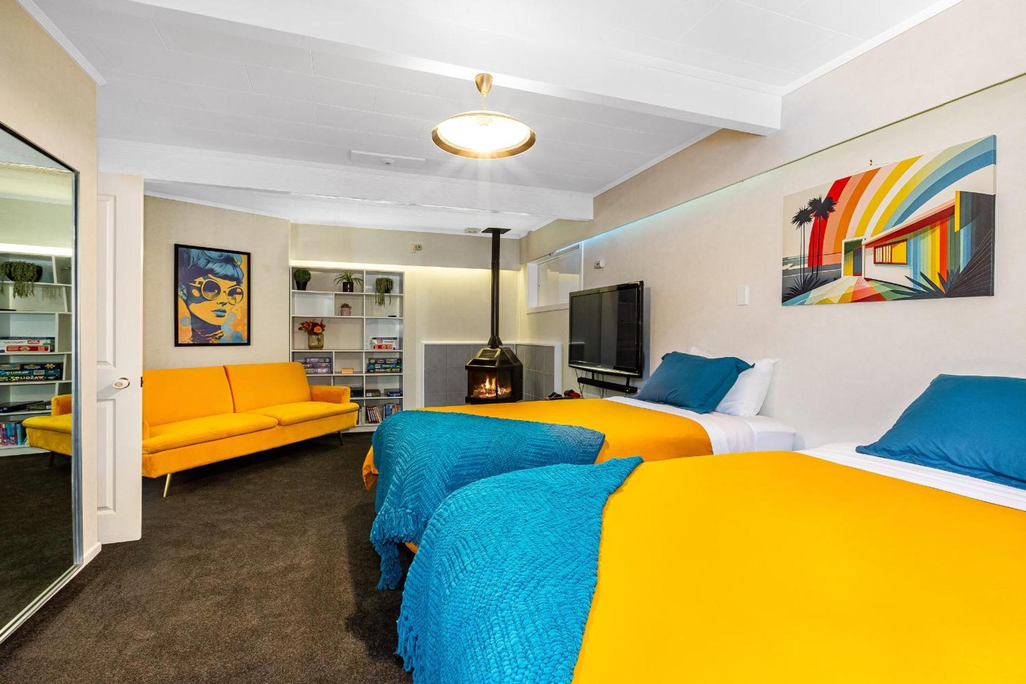 Retro 4 Bedroom Home, Warm And Welcoming, Quiet Location Porirua Exteriör bild