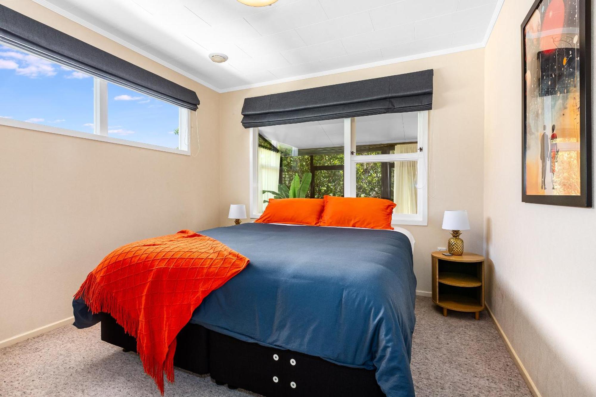 Retro 4 Bedroom Home, Warm And Welcoming, Quiet Location Porirua Exteriör bild