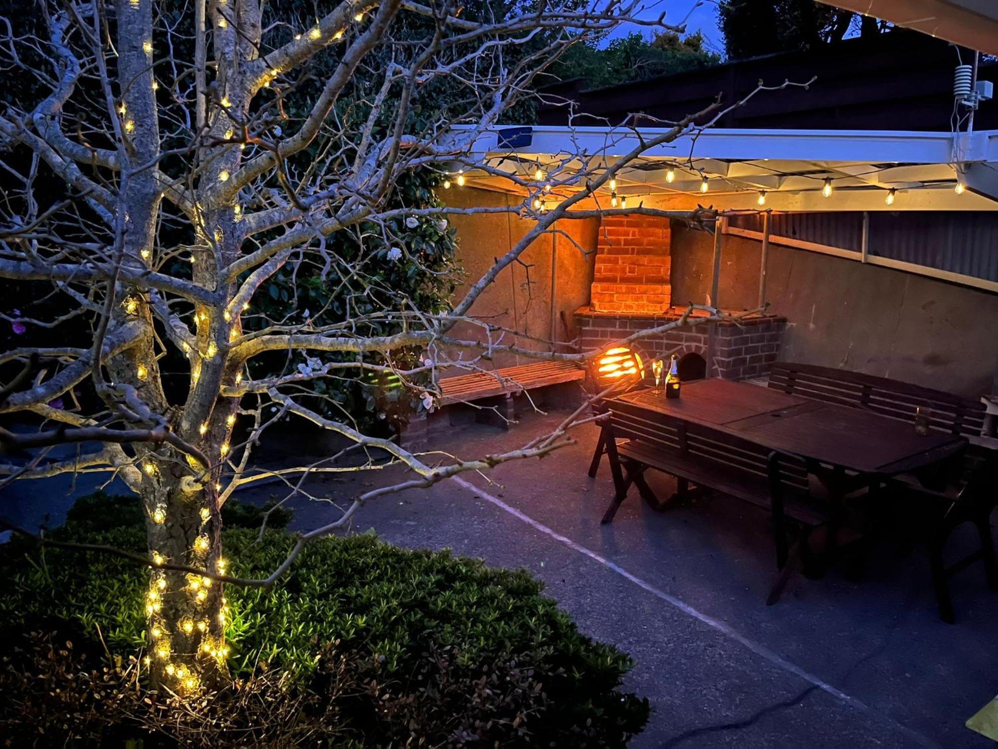 Retro 4 Bedroom Home, Warm And Welcoming, Quiet Location Porirua Exteriör bild